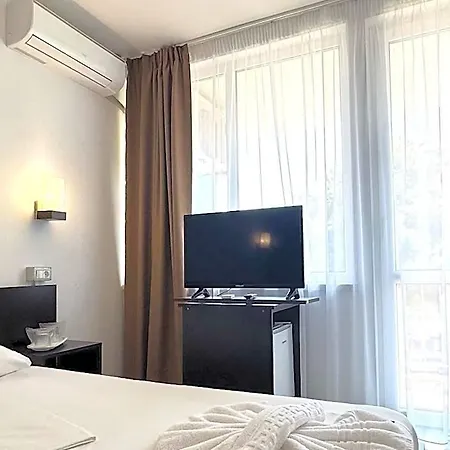 Azur Hotel 2*